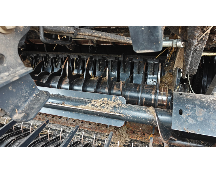 New Holland Roll-Belt 180 Superfeed