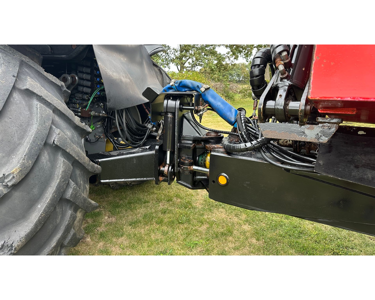 Valtra T214 m. Flisvogn fra Kronos / Alsidig Maskinfabrik