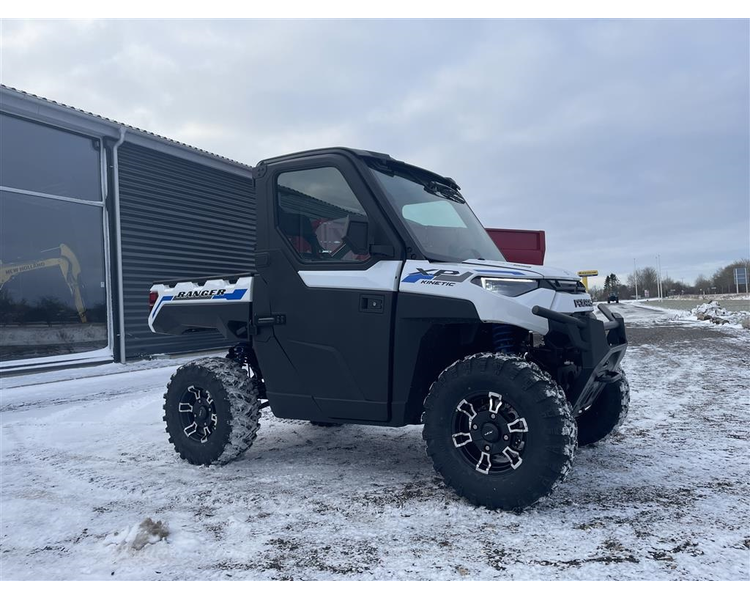 Polaris Ranger Kinetic EV T3B 60 km/t traktor. Inkl Lukket kabine med varme