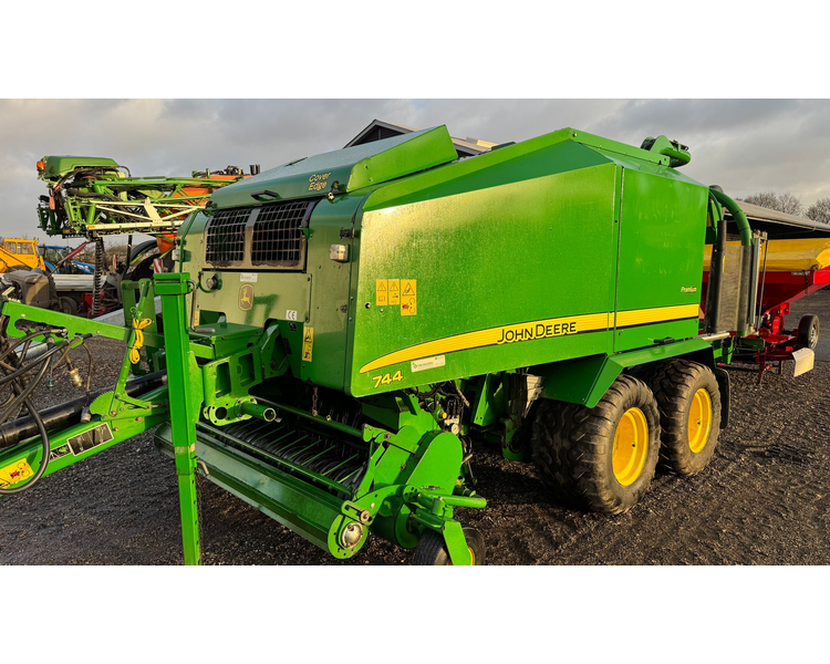 John Deere 744 Premium