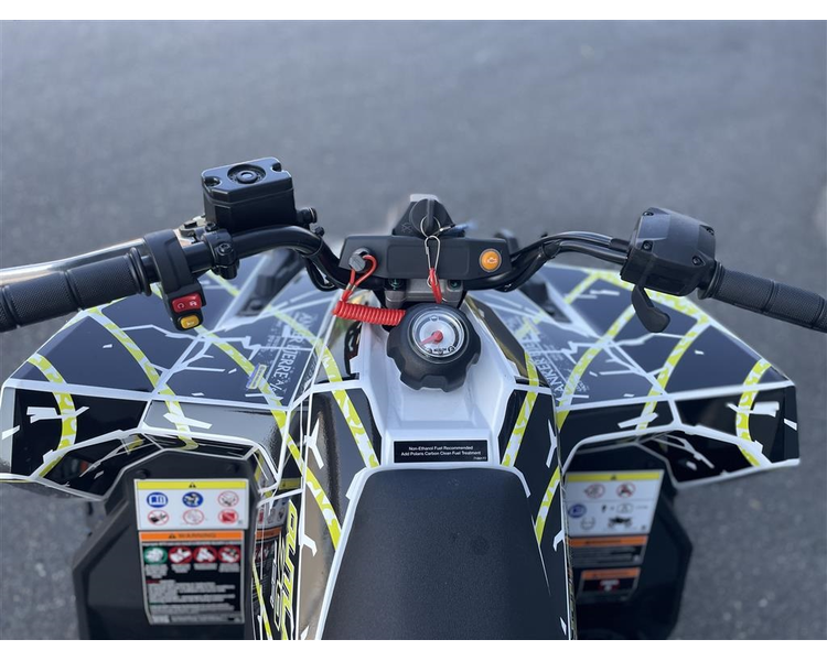 Polaris Outlaw 70 Flag & hjelm