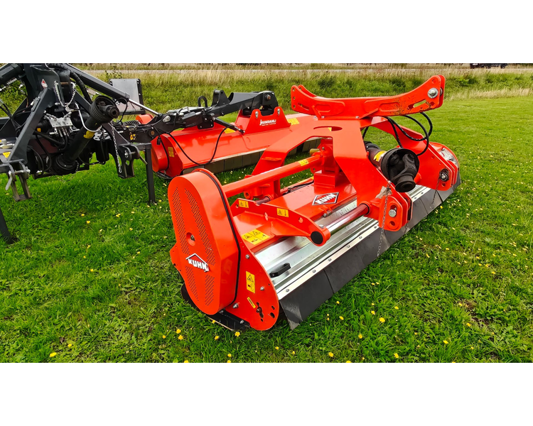 Kuhn BP 8300 og BPR 305