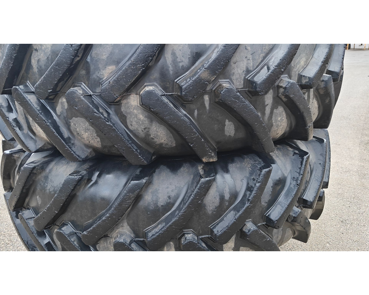 - - - Tvillinghjul sæt 20.8R42 inkl. låse