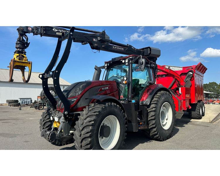 Valtra T234s Med Jenz 360 Flishugger og Alsidig 23m3 Flisvogn
