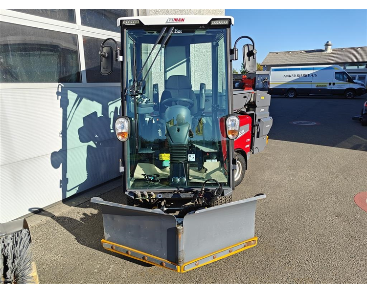 Timan 3330 4WD MEGET PÆN STAND - KOST; V-PLOV, SPREDER
