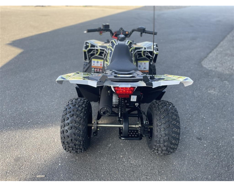 Polaris Outlaw 70 Flag & hjelm