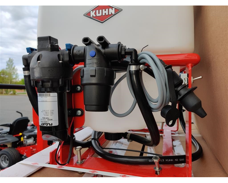 Kuhn Evolis Q50 med lanse og to meter bom