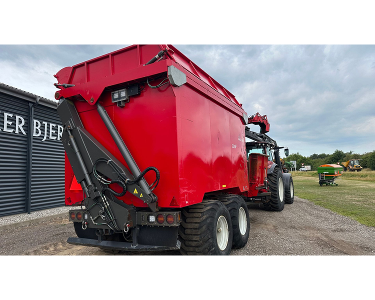 Valtra T234s Med Jenz 360 Flishugger og Alsidig 23m3 Flisvogn