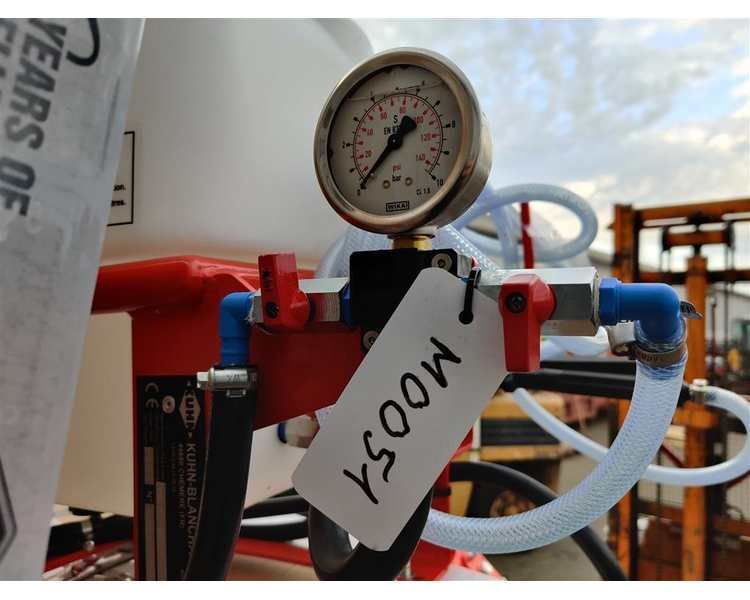 Kuhn Evolis Q50 med lanse og to meter bom