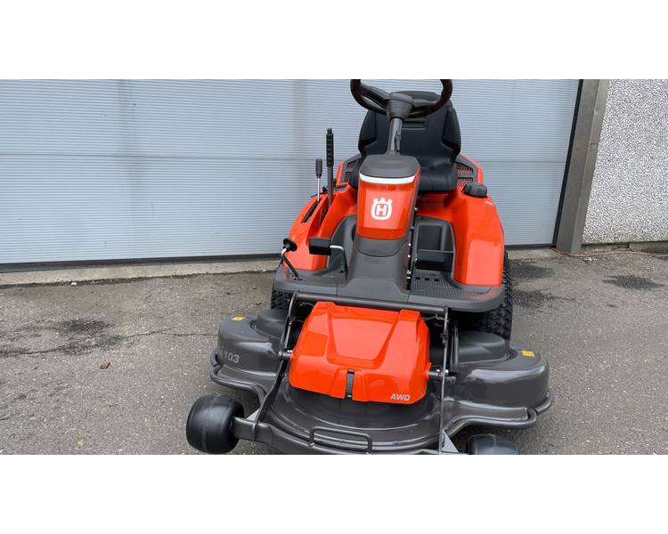 Husqvarna R216Ts Awd inkl. 103cm klipper - NY MODEL