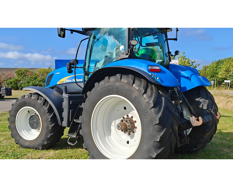 New Holland T7050 AUTO COMMAND