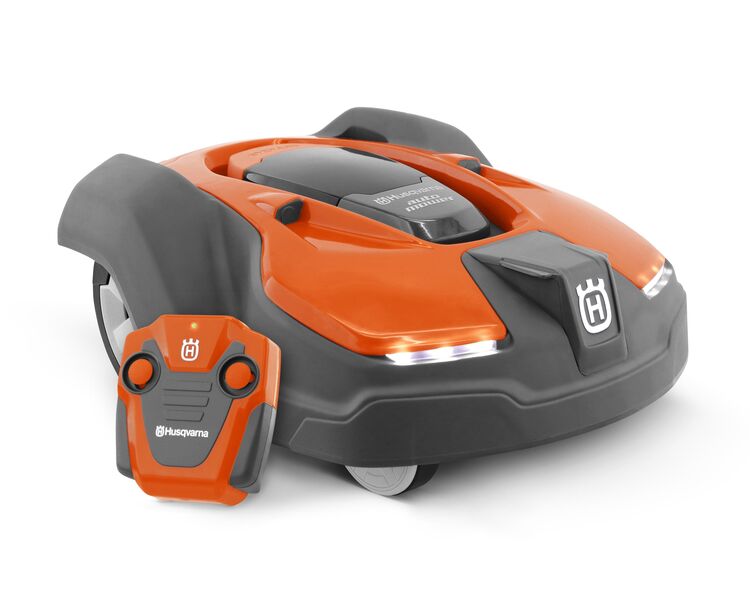 Automower® legetøjsrobotplæneklipper er god underholdning til dine børn. Med remote og LED forlygter. Bruger AA-batterier.