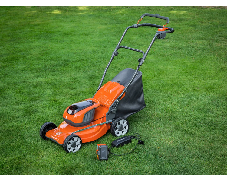 Husqvarna Plæneklipper LC 137I m/batteri og lader | Anker Bjerre A/S