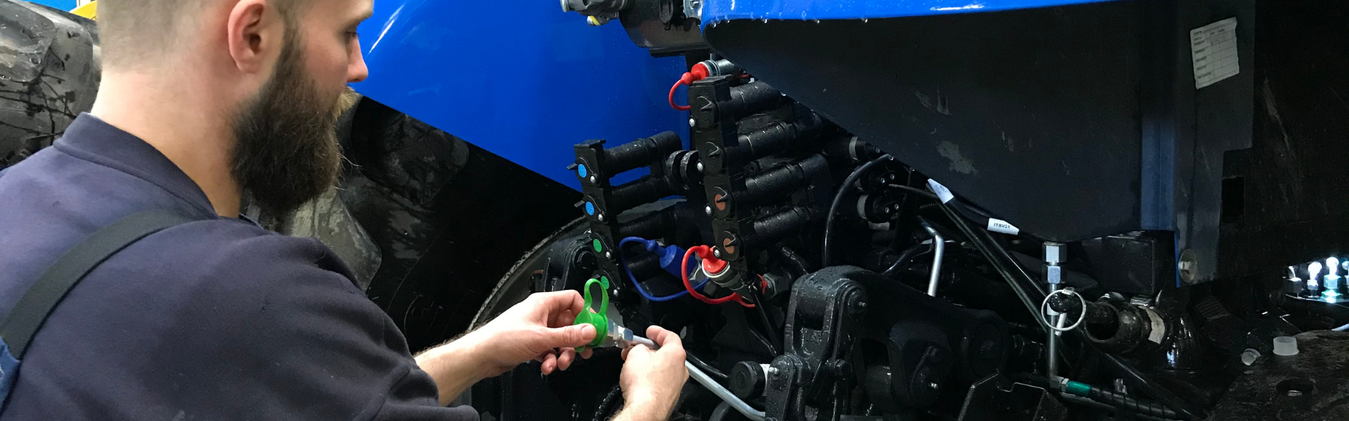 Vinterservice af høstmaskiner hos Anker Bjerre A/S